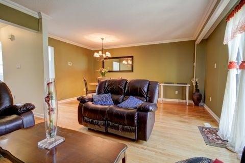 20 Trailridge Cres, Townhouse with 3 bedrooms, 2 bathrooms and 1 parking in Toronto ON | Image 4