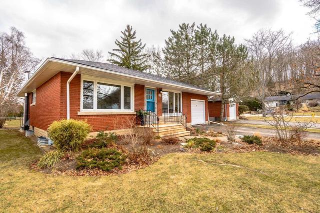 21 East Hampton Rd, House detached with 3 bedrooms, 2 bathrooms and 2 parking in St. Catharines ON | Image 2