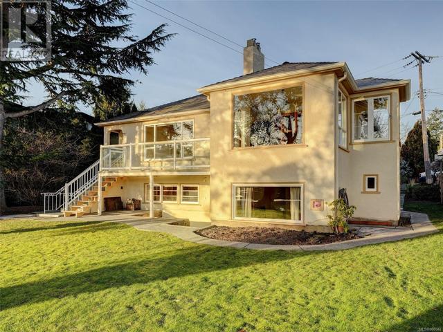304 Uganda Ave, House detached with 2 bedrooms, 2 bathrooms and 5 parking in Esquimalt BC | Image 10