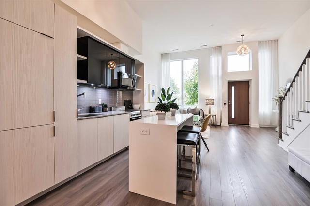 th09 - 6 Parkwood Ave, Townhouse with 2 bedrooms, 3 bathrooms and 1 parking in Toronto ON | Image 16