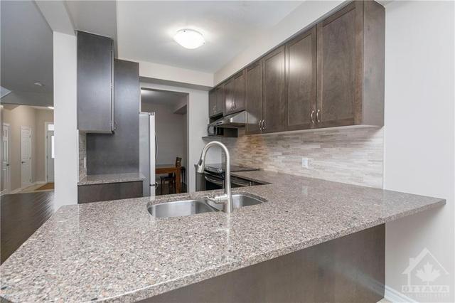 47 Tapadero Avenue, Townhouse with 3 bedrooms, 4 bathrooms and 3 parking in Ottawa ON | Image 9