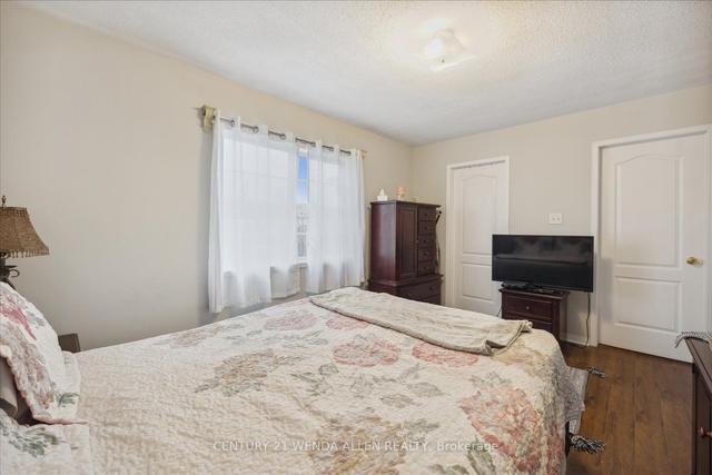 128 Warwick Ave, House attached with 3 bedrooms, 3 bathrooms and 2 parking in Ajax ON | Image 5