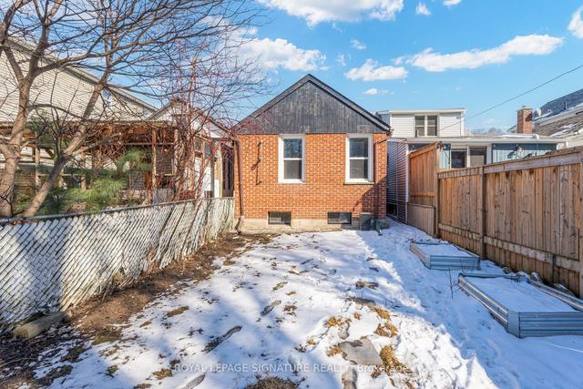 90 Madelaine Ave, House detached with 2 bedrooms, 2 bathrooms and 1 parking in Toronto ON | Image 33
