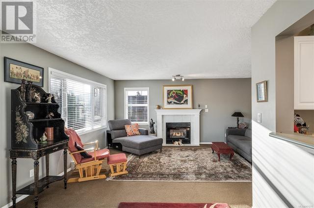 307 - 951 Topaz Ave, Condo with 2 bedrooms, 2 bathrooms and 1 parking in Victoria BC | Image 2