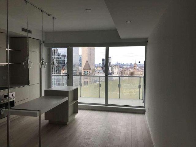 2411 - 197 Yonge St, Condo with 1 bedrooms, 1 bathrooms and null parking in Toronto ON | Image 3