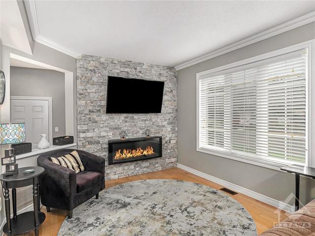 301 Grey Seal Circle, Townhouse with 3 bedrooms, 3 bathrooms and 4 parking in Ottawa ON | Image 9