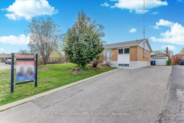 28 Hadrina St, House detached with 3 bedrooms, 2 bathrooms and 7 parking in Brampton ON | Image 23