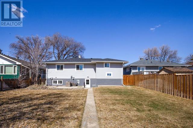 515 12 Street Sw, House detached with 3 bedrooms, 2 bathrooms and 2 parking in Medicine Hat AB | Image 40