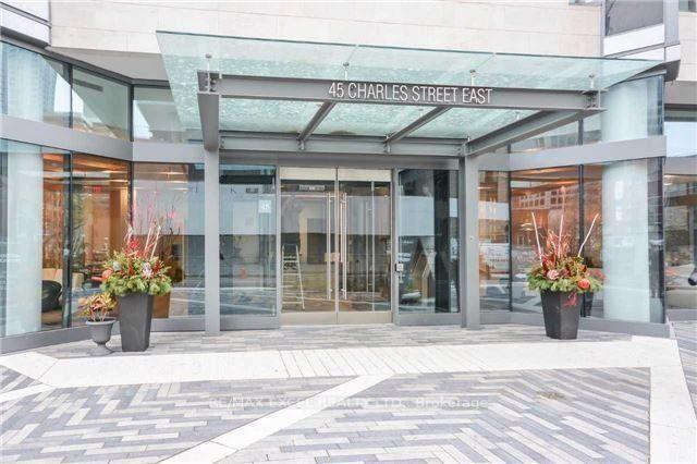 1001 - 45 Charles St E, Condo with 2 bedrooms, 1 bathrooms and 1 parking in Toronto ON | Image 12