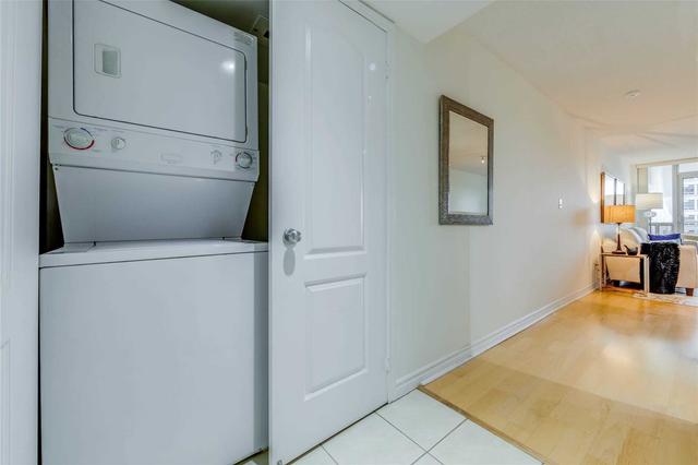 1011 - 8 Rean Dr, Condo with 1 bedrooms, 1 bathrooms and 1 parking in Toronto ON | Image 3