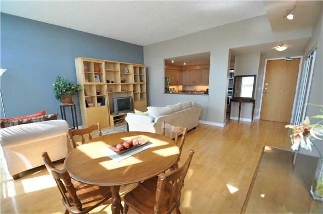 301 - 1901 Yonge St, Condo with 2 bedrooms, 2 bathrooms and null parking in Toronto ON | Image 3
