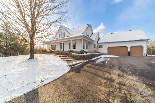 109 Rocky Creek Way, House detached with 6 bedrooms, 4 bathrooms and 15 parking in Ottawa ON | Card Image