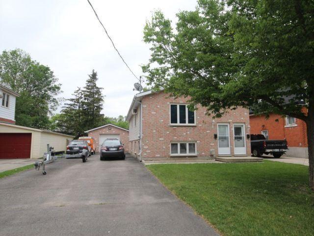 86 Home St, House detached with 3 bedrooms, 2 bathrooms and 10 parking in Stratford ON | Image 1