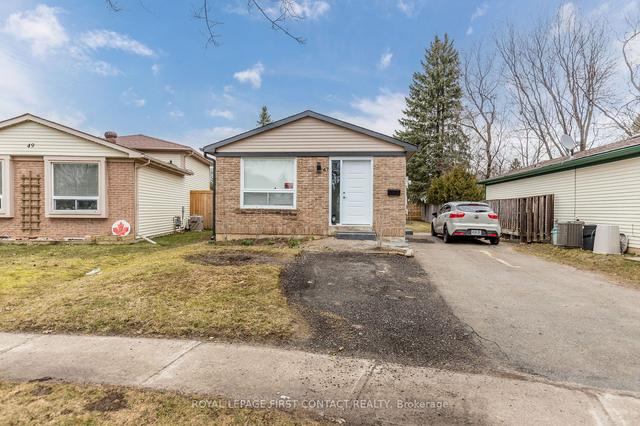 47 Mowat Cres, House detached with 3 bedrooms, 2 bathrooms and 5 parking in Barrie ON | Image 4