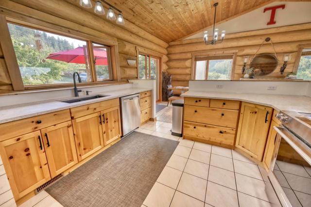 18588 Old Richter Pass Road, House detached with 4 bedrooms, 3 bathrooms and 2 parking in Okanagan Similkameen A BC | Image 5