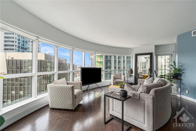 1401 - 242 Rideau Street, Condo with 2 bedrooms, 2 bathrooms and 1 parking in Ottawa ON | Image 3