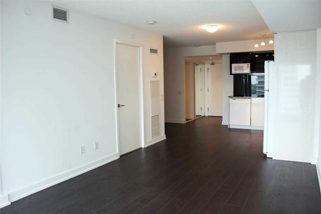 1005 - 72 Esther Shiner Blvd, Condo with 1 bedrooms, 1 bathrooms and 1 parking in Toronto ON | Image 5