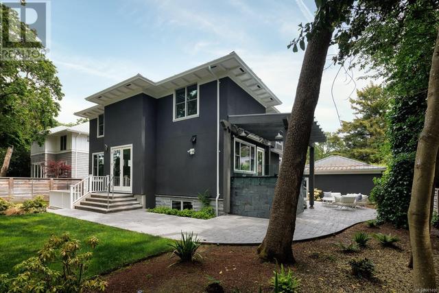 1198 Hewlett Pl, House detached with 5 bedrooms, 6 bathrooms and 2 parking in Oak Bay BC | Image 40