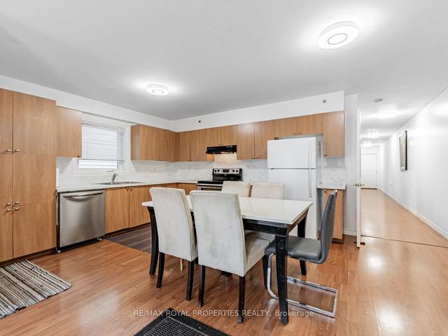 32 St Dunstan Dr, House detached with 2 bedrooms, 1 bathrooms and 2 parking in Toronto ON | Image 2
