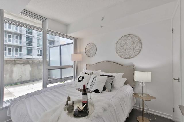 911w - 36 Lisgar St, Condo with 2 bedrooms, 2 bathrooms and 1 parking in Toronto ON | Image 4