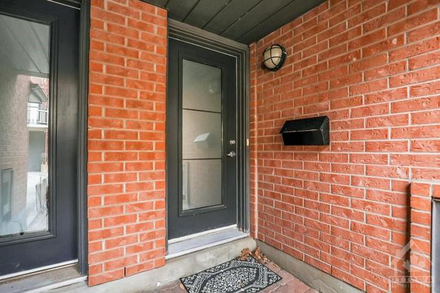 13 - 10 Concord Street, Townhouse with 2 bedrooms, 3 bathrooms and 1 parking in Ottawa ON | Image 2