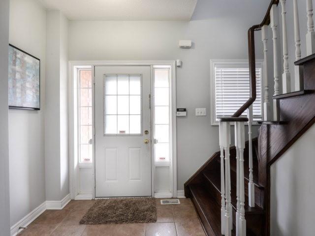 16 Pefferlaw Circ, House semidetached with 3 bedrooms, 4 bathrooms and 2 parking in Brampton ON | Image 2