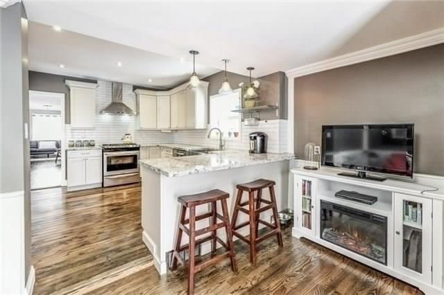 389 Ontario St, House detached with 3 bedrooms, 2 bathrooms and 8 parking in Newmarket ON | Image 2