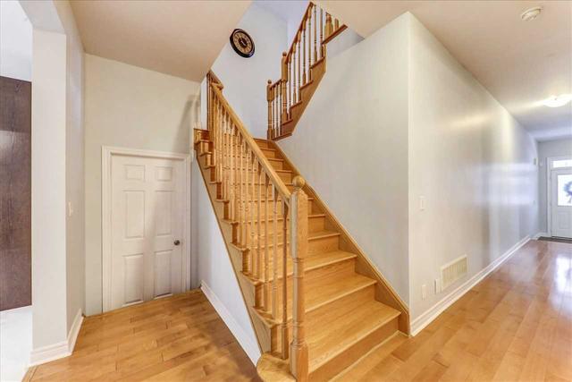 129 Sharavogue Ave, House detached with 4 bedrooms, 6 bathrooms and 6 parking in Oshawa ON | Image 6