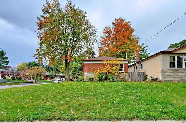 main - 18 Scranton Rd, House detached with 3 bedrooms, 2 bathrooms and 2 parking in Toronto ON | Image 12
