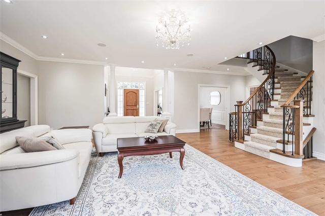 63 Pomander Rd, House detached with 4 bedrooms, 4 bathrooms and 15 parking in Markham ON | Image 2