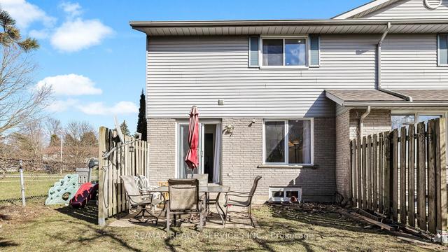 7 - 465 Kingscourt Dr, Townhouse with 2 bedrooms, 2 bathrooms and 2 parking in Waterloo ON | Image 32