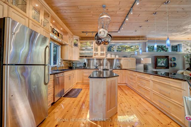 916 Siberia Rd, House detached with 6 bedrooms, 5 bathrooms and 8 parking in Madawaska Valley ON | Image 2