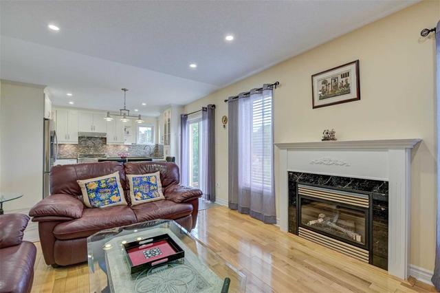 49 Steppingstone Tr, House detached with 3 bedrooms, 4 bathrooms and 4 parking in Toronto ON | Image 5