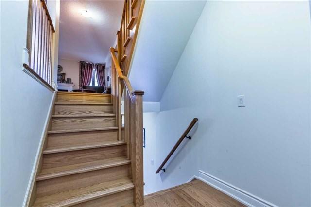 119 Lacewood Dr, House attached with 3 bedrooms, 5 bathrooms and 3 parking in Richmond Hill ON | Image 2