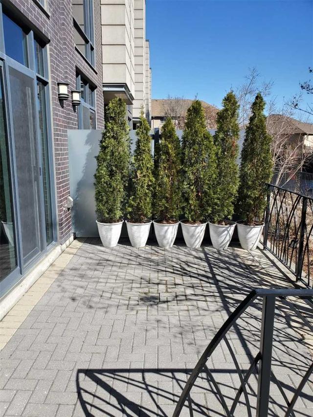 th8 - 15 Valhalla Inn Rd, Townhouse with 4 bedrooms, 3 bathrooms and 1 parking in Toronto ON | Image 3