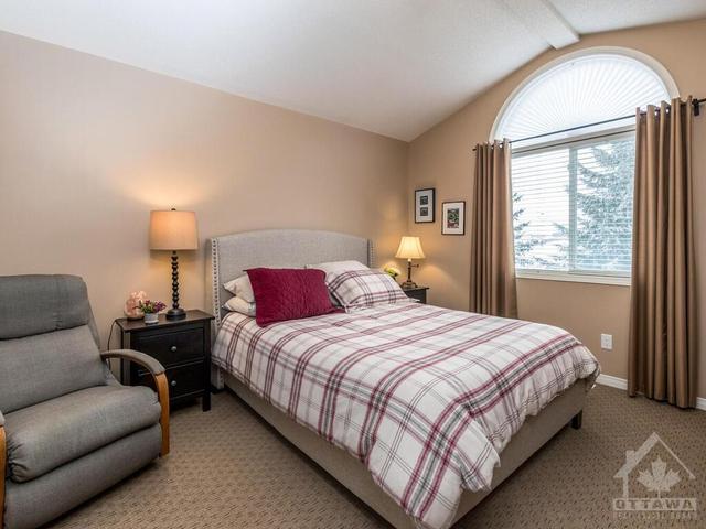 118 Castle Glen Crescent, Home with 3 bedrooms, 2 bathrooms and 6 parking in Ottawa ON | Image 13