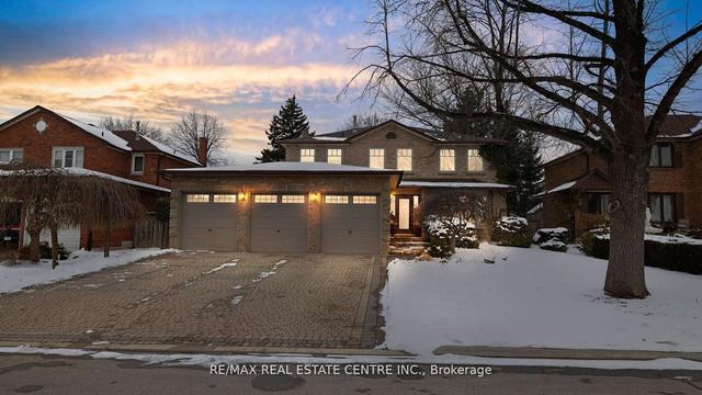 19 Montgomery Sq, House detached with 4 bedrooms, 3 bathrooms and 9 parking in Brampton ON | Image 10