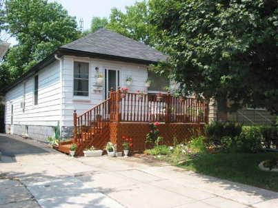60 Twelfth St, House detached with 2 bedrooms, 2 bathrooms and 1 parking in Toronto ON | Image 1