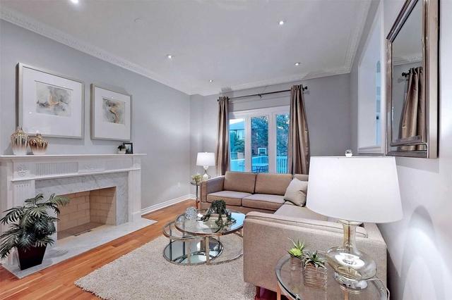 32 Tenbury Dr, House detached with 4 bedrooms, 3 bathrooms and 6 parking in Markham ON | Image 3