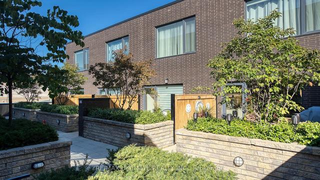 207b Manning Ave, House attached with 3 bedrooms, 3 bathrooms and 2 parking in Toronto ON | Image 22