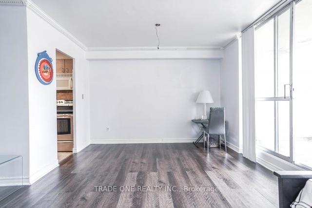 106 - 5 Massey Sq, Condo with 1 bedrooms, 1 bathrooms and 2 parking in Toronto ON | Image 4
