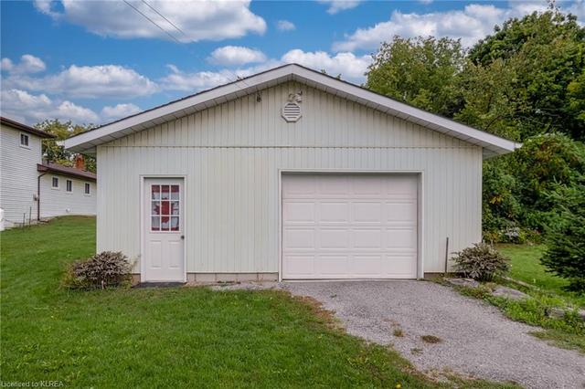 15 Dunn Street, House detached with 3 bedrooms, 1 bathrooms and 4 parking in Kawartha Lakes ON | Image 15