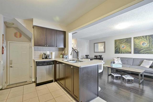 902 Raftis Crct, House attached with 3 bedrooms, 2 bathrooms and 1 parking in Milton ON | Image 9