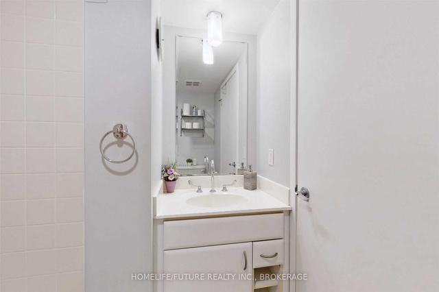 2903 - 38 Lee Centre Dr, Condo with 2 bedrooms, 2 bathrooms and 1 parking in Toronto ON | Image 24