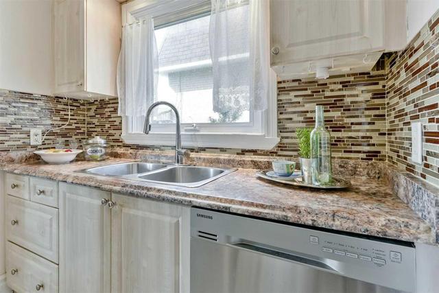 86 Townhouse Cres, Townhouse with 3 bedrooms, 2 bathrooms and 2 parking in Brampton ON | Image 8