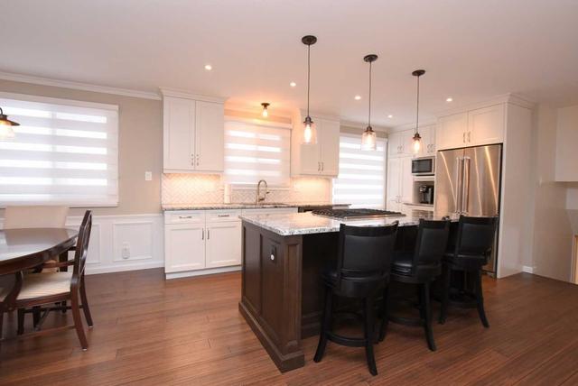 2280 Bridge Rd, House detached with 3 bedrooms, 2 bathrooms and 5 parking in Oakville ON | Image 3