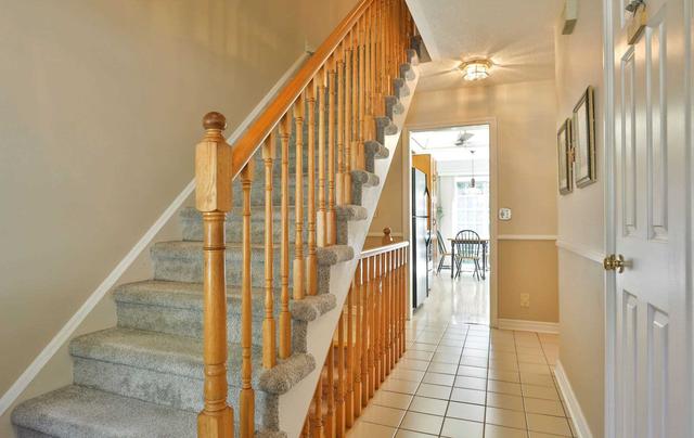 52 Heathcliffe Sq, Townhouse with 3 bedrooms, 3 bathrooms and 2 parking in Brampton ON | Image 6