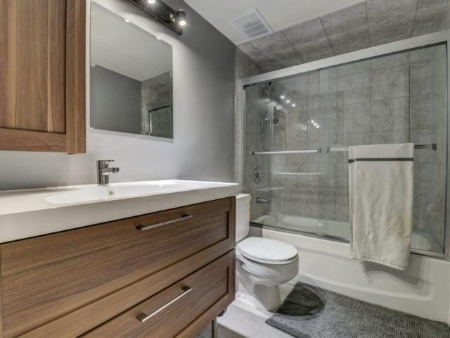 412 - 11 Wincott Dr, Condo with 3 bedrooms, 2 bathrooms and 2 parking in Toronto ON | Image 9