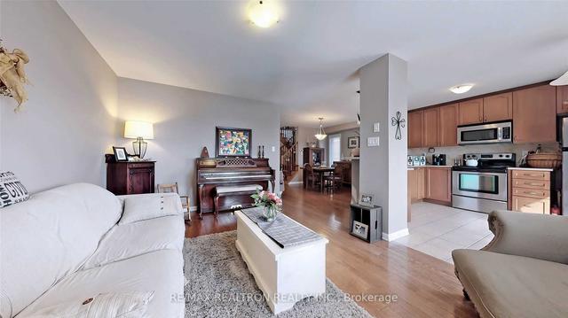 1890 Liatris Dr, House attached with 4 bedrooms, 4 bathrooms and 2 parking in Pickering ON | Image 4