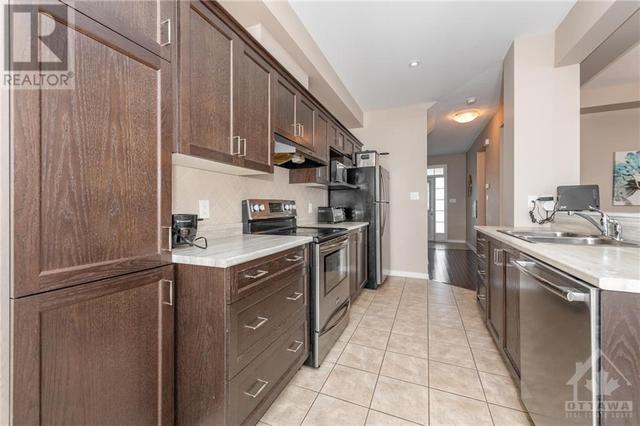614 Pamplona Private, Townhouse with 3 bedrooms, 4 bathrooms and 2 parking in Ottawa ON | Image 6